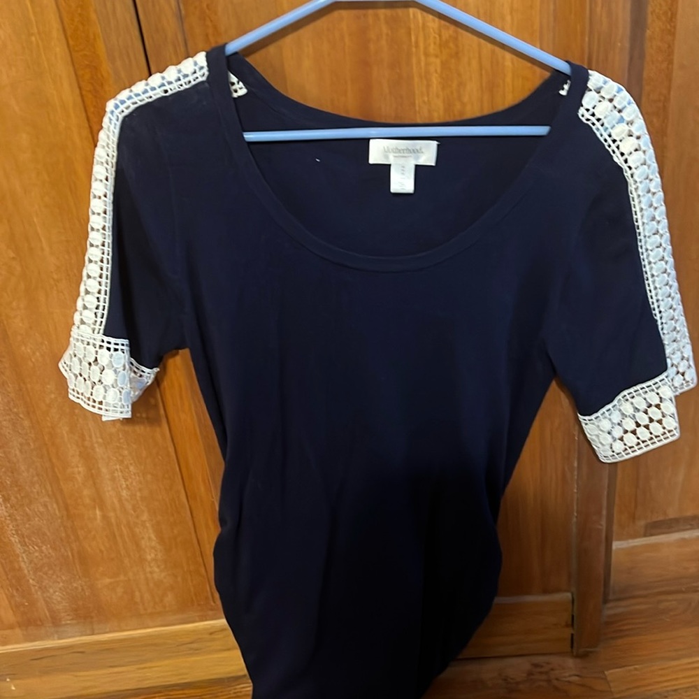 Motherhood maternity 3/4 shirt. Navy blue and white size medium